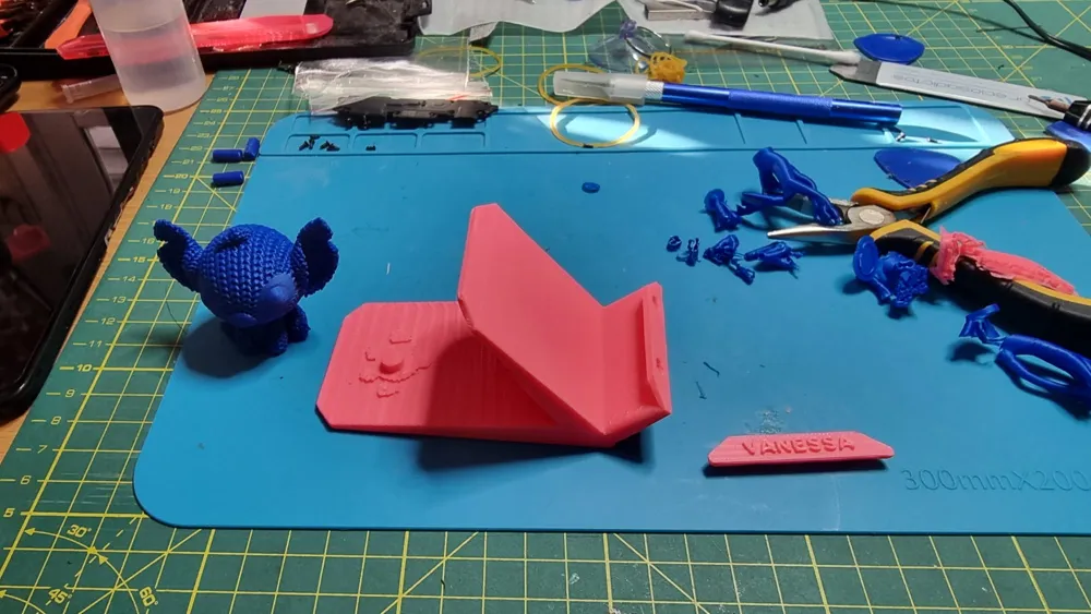 Stitch Phone Holder by rodrigoguerra80 MakerWorld: Download Free 3D Models