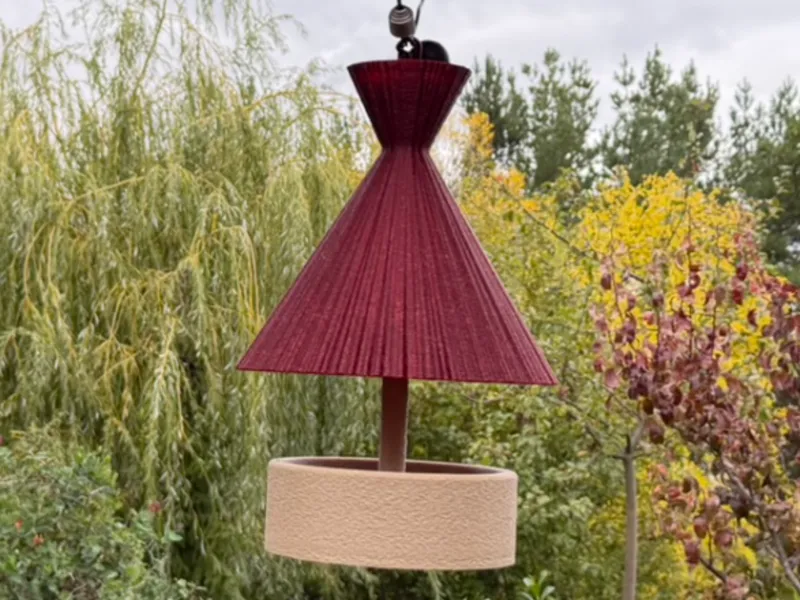 Round bird feeder