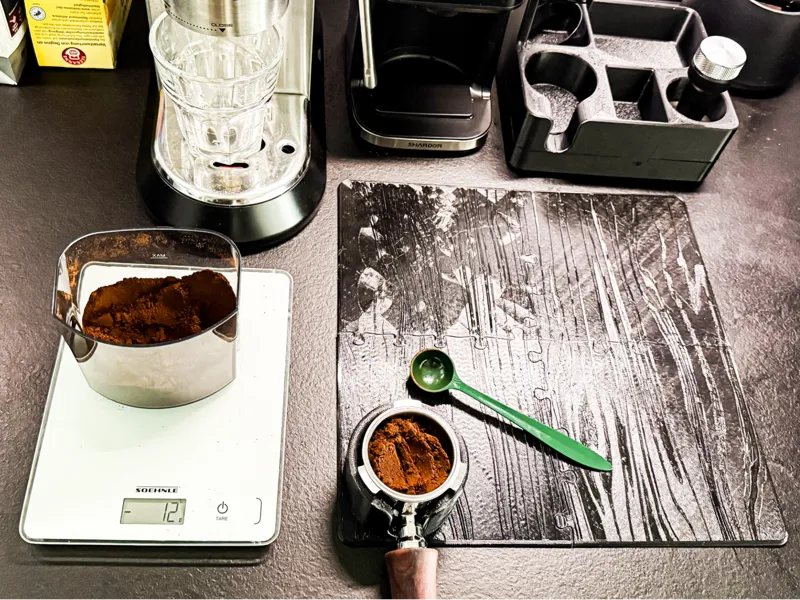Coffee tamping puzzle mat in wood look