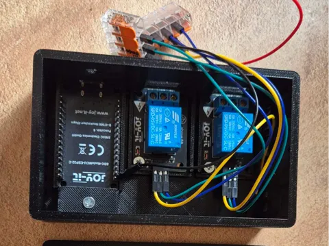 Letrero o emblema decorativo: ESP32 and 2 Relays Enclosure — referencia de MakerWorld