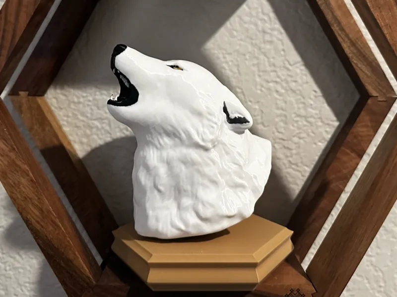 Realistic Howling Wolf Bust