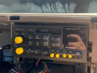 Chevrolet Suburban Stereo Knobs (1999)