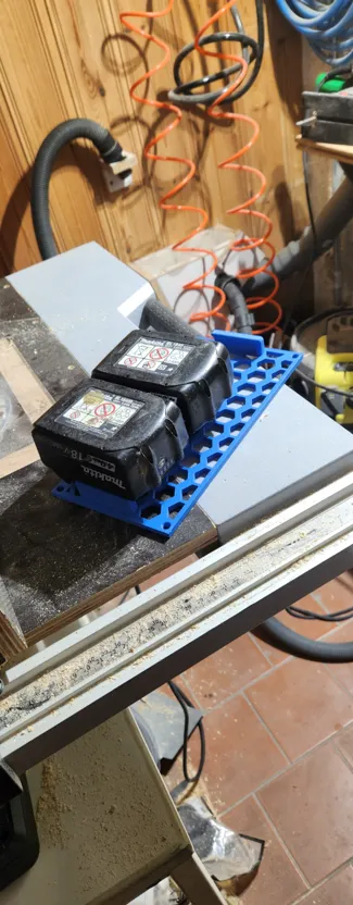 Akkuhalterung für 3 Makita 18V Akkus
