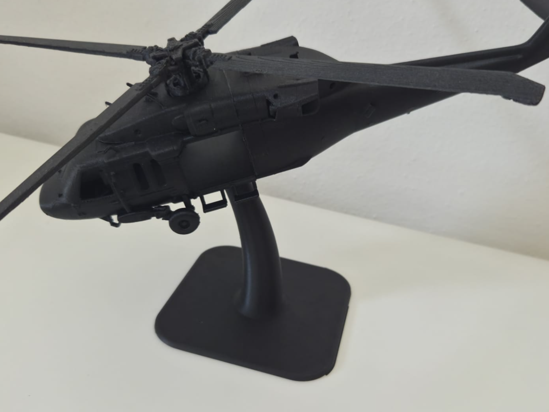 Universal Display Stand for Scale Models
