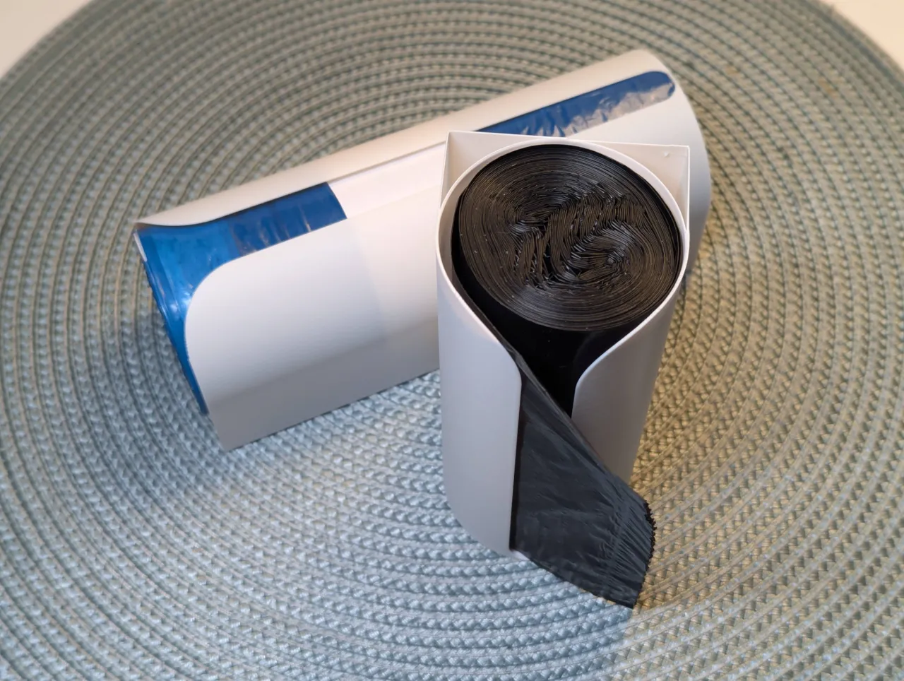 Trash bags roll holder (True vase mode) view 3
