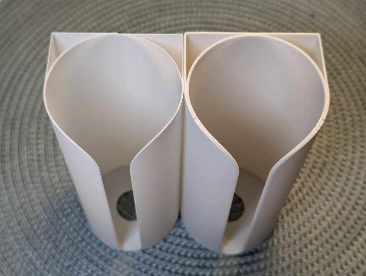 Trash bags roll holder (True vase mode) view 2