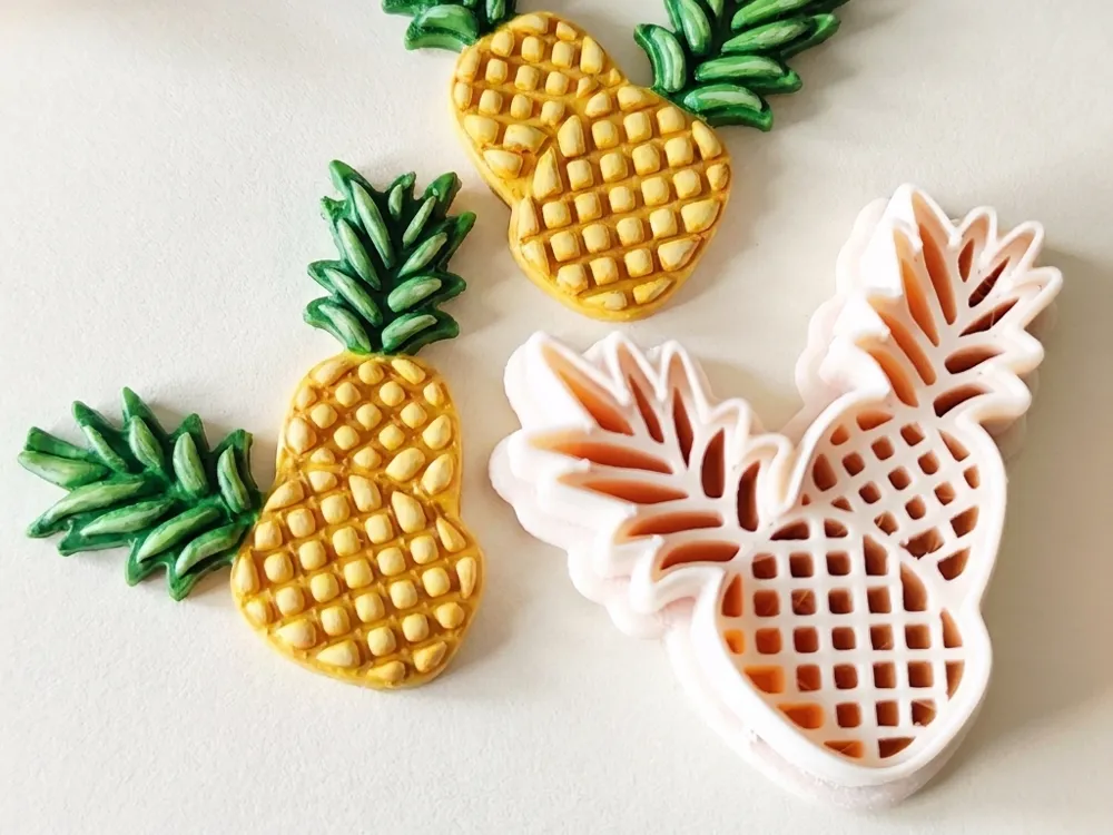 Cortador para modelado: Pineapple polymer clay cutter. Referencia del modelo original.