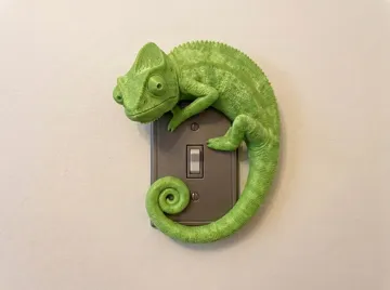 Figura decorativa: Switch-Clinging Chameleon Figurine — vista de referencia 3