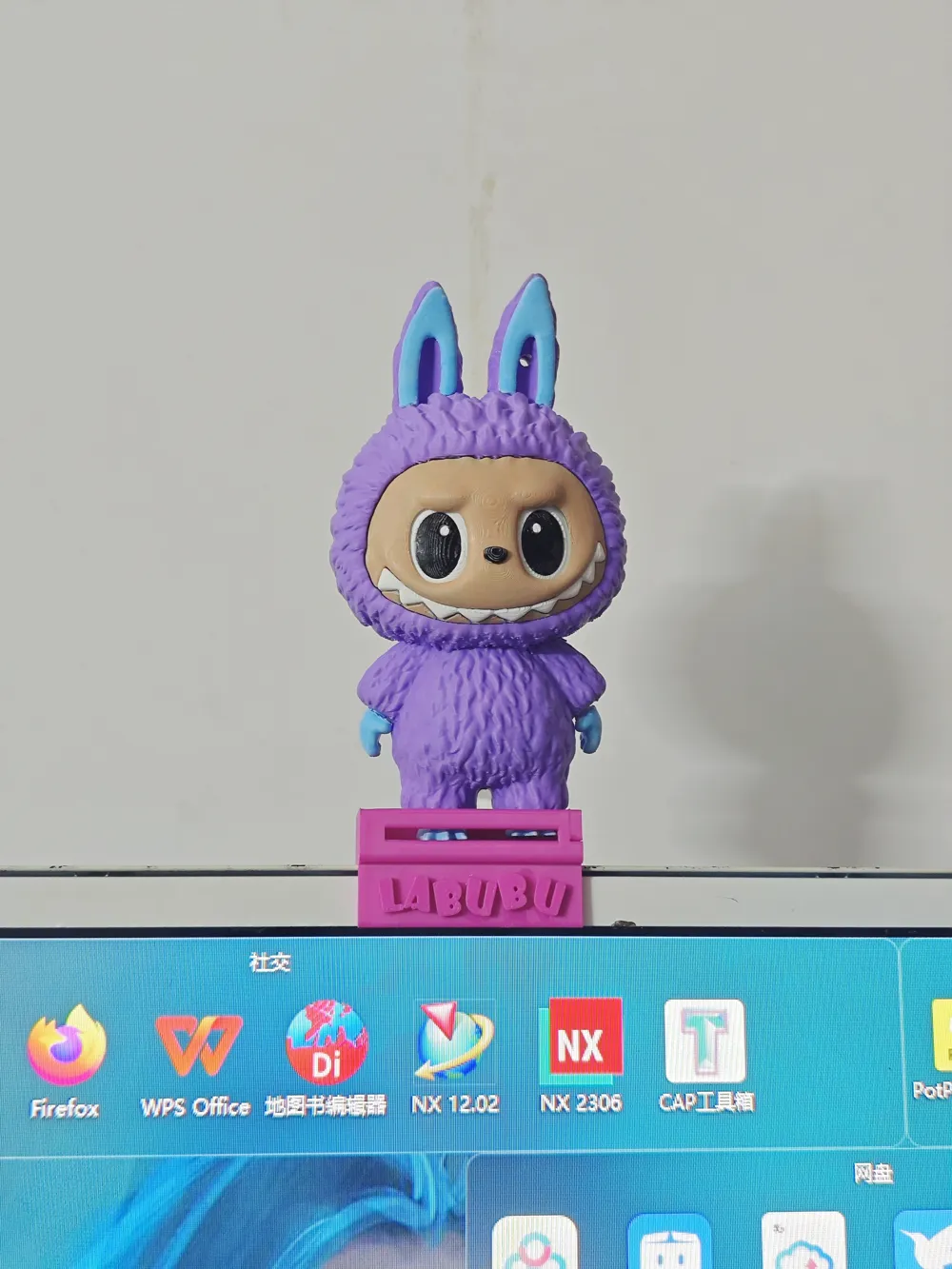 The most practical! Labubu base (can be placed on top of a computer ...