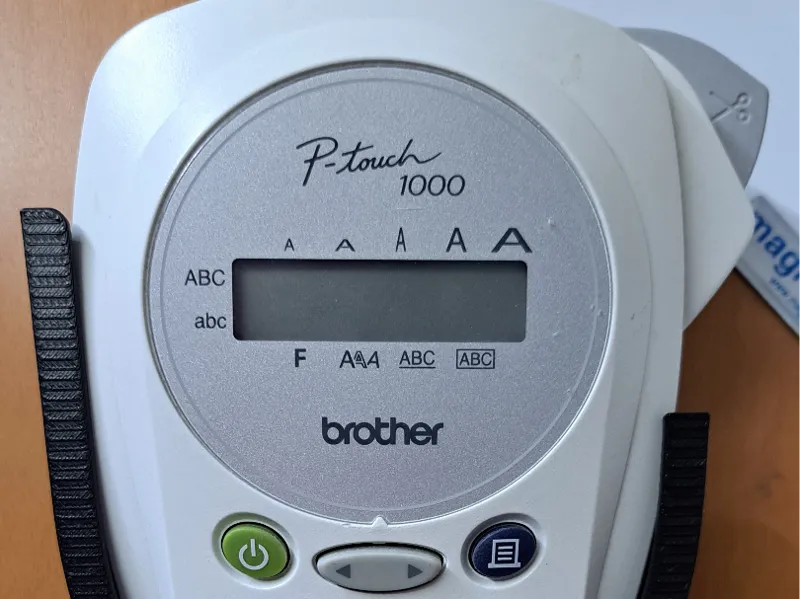 Brother P-Touch 1000 Wand/Schrank Halterung
