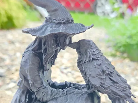 Adorno temático: Witch and her Raven — referencia de MakerWorld