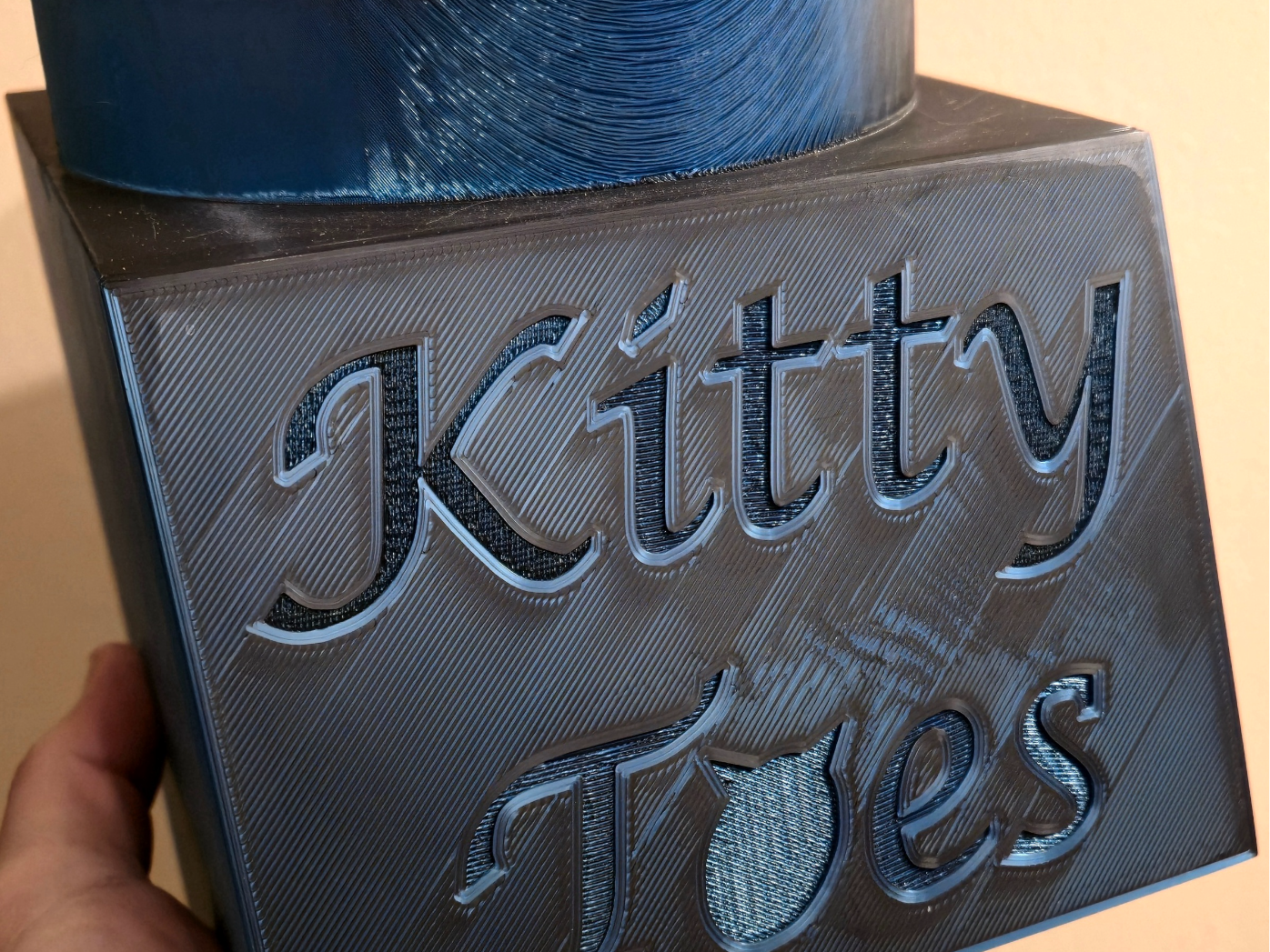 Pet food stand with drawer