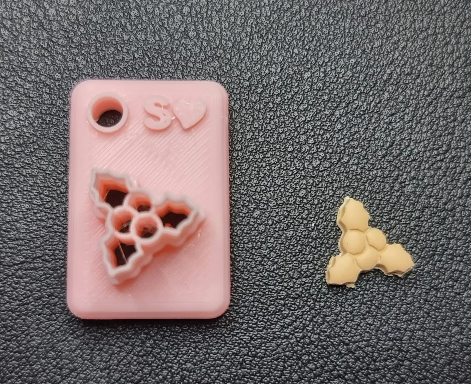 Polymer Clay Earring Cutter – Mistletoe view 3