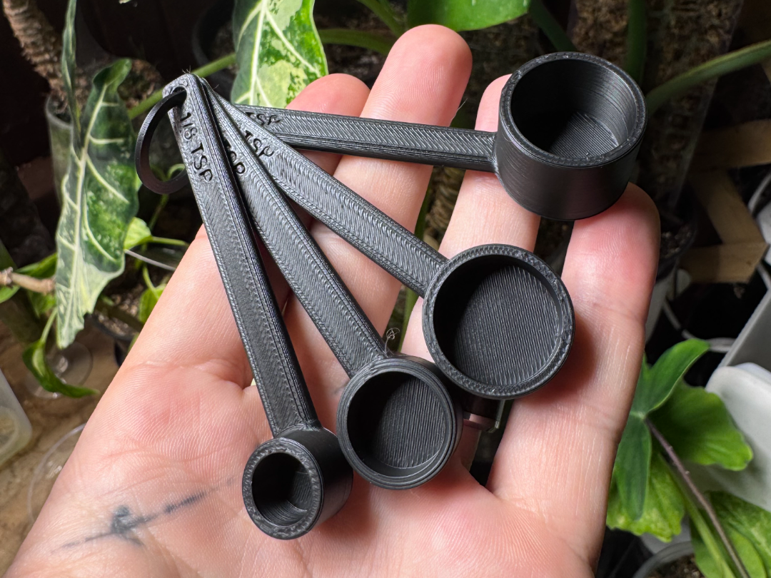 1/8th Tsp to 1 Tsp Measuring Cups/Spoons w/ Ring