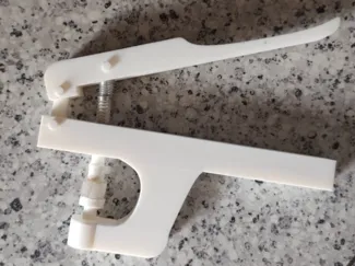 Pinza per bottoni a clip