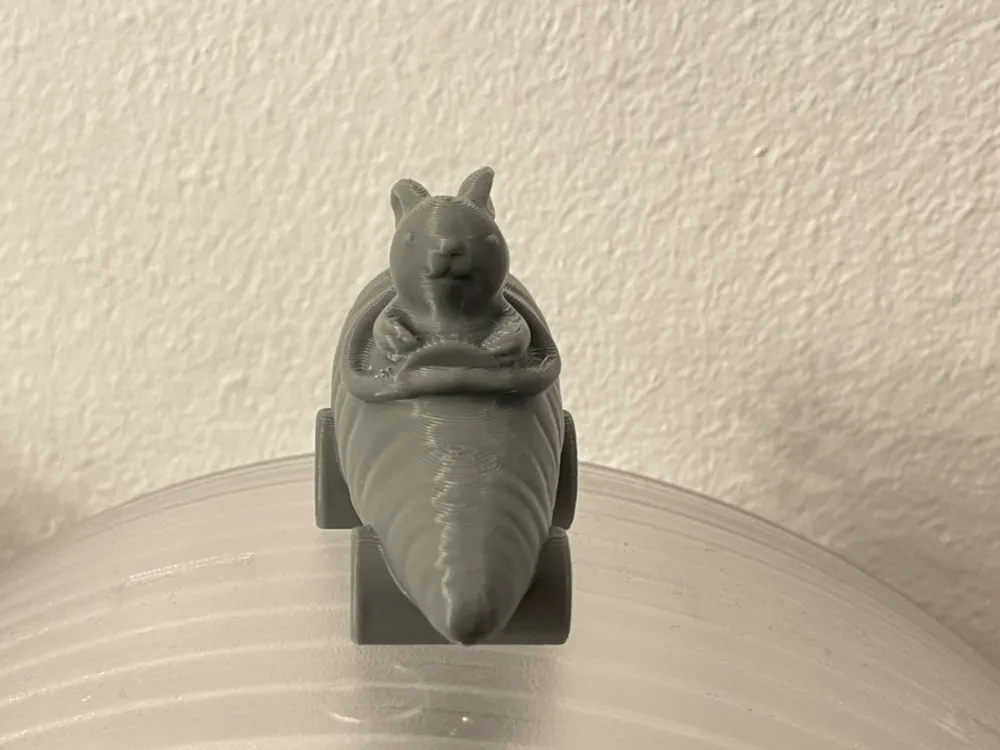 Cute easter Bunny Rabbit in carrot car sculpture / Süßer Oster hase im