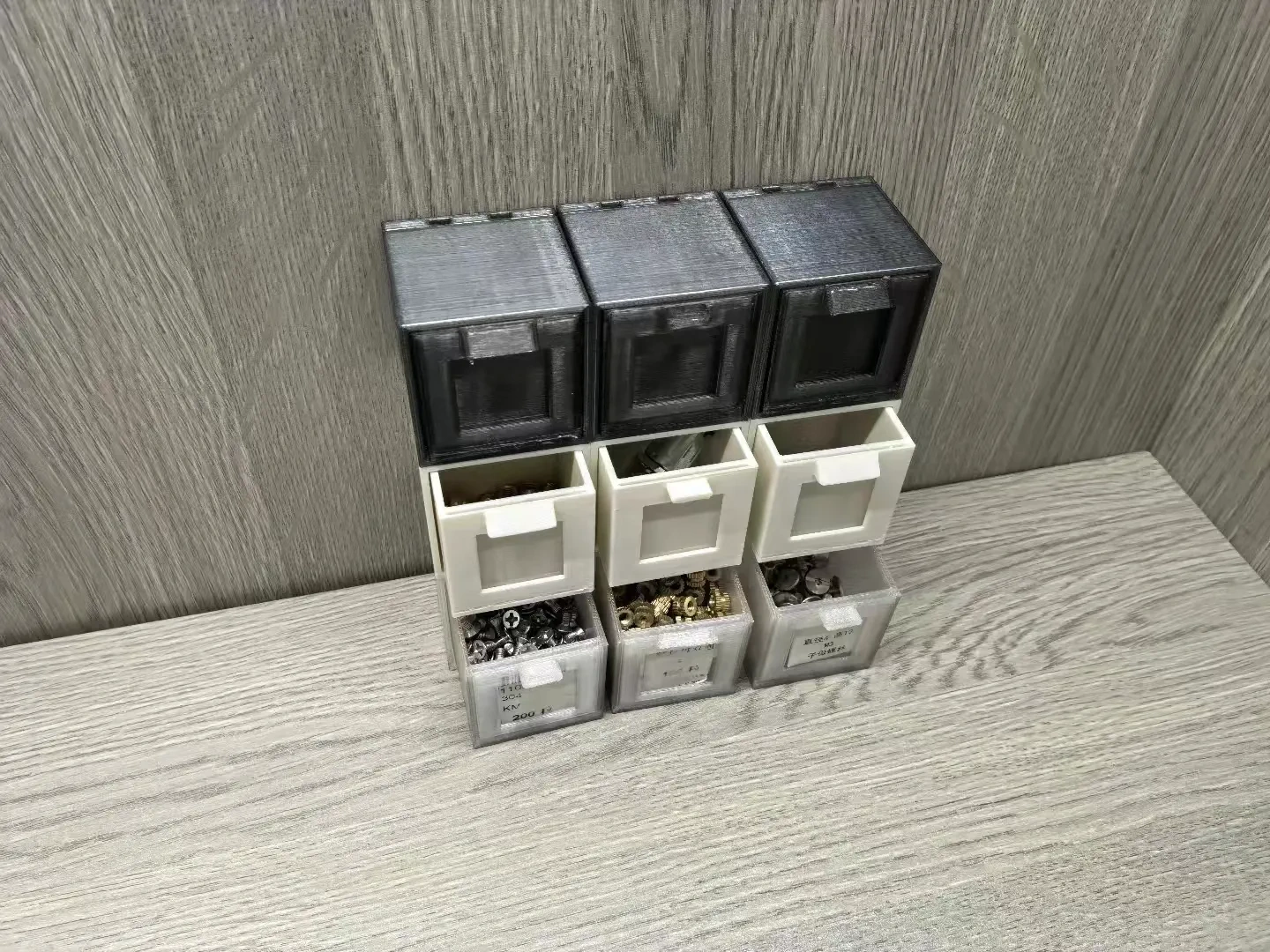 自由拼接零件收纳盒
