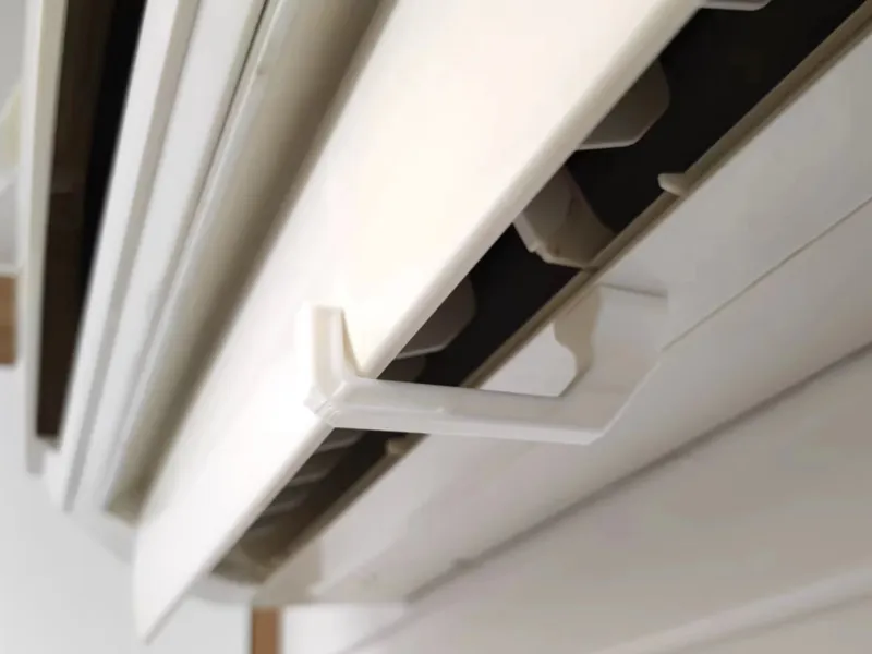 Air conditioner-wind deflector limit
