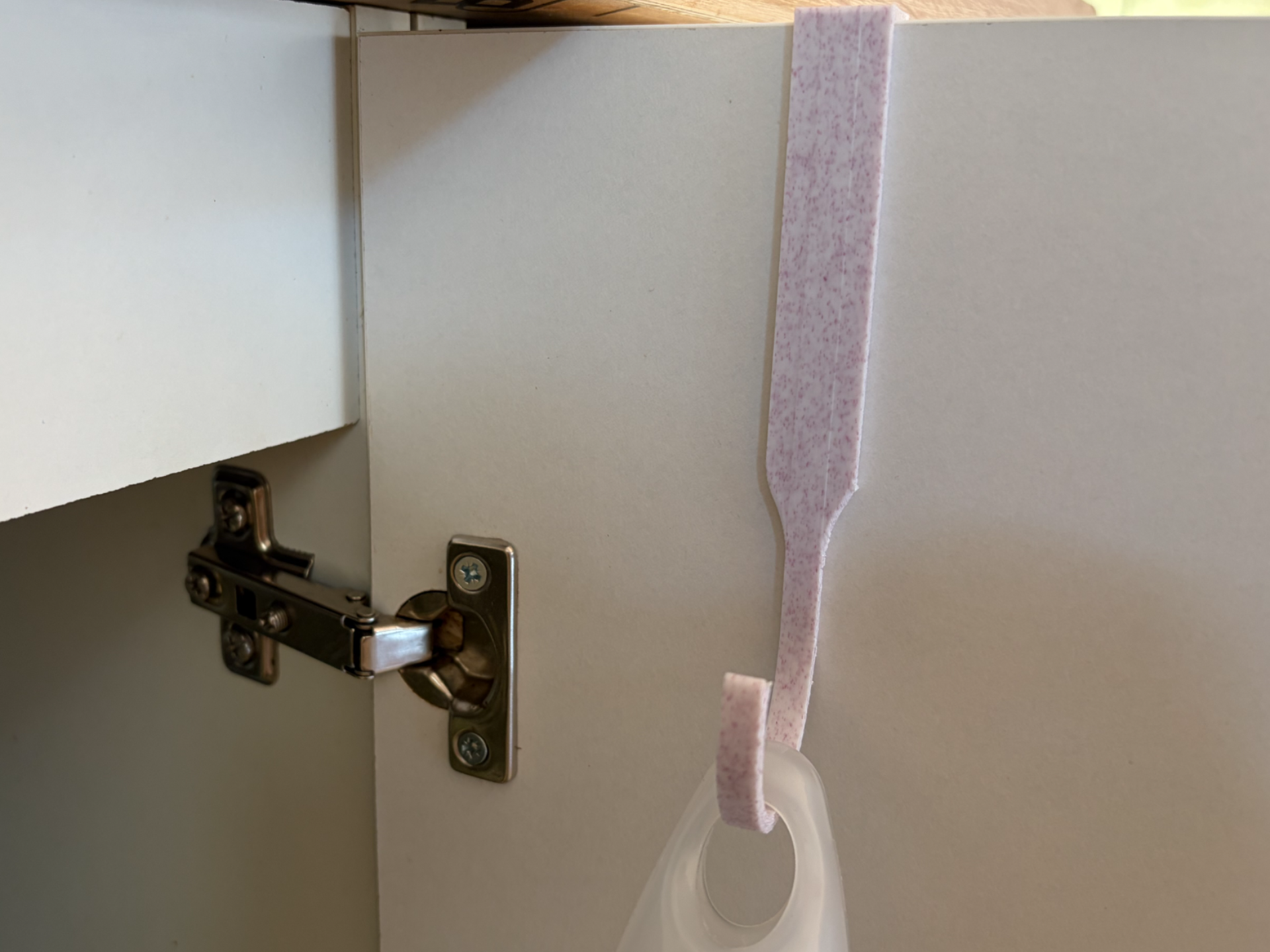 Over-Cabinet Dustpan Holder