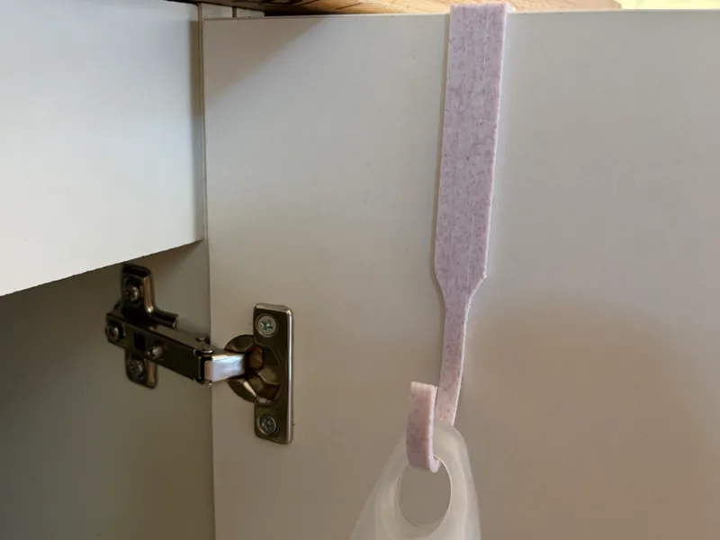 Over-Cabinet Dustpan Holder