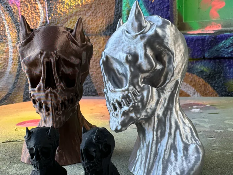 Demon Alien Bust Figure / Skull Devil Decor
