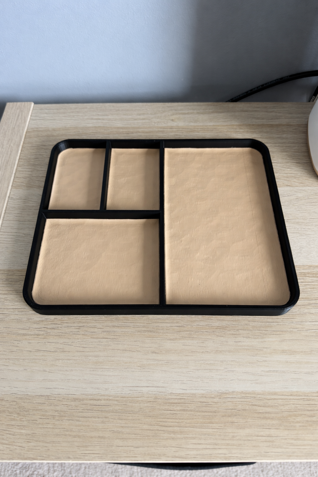Miniatura 1 do modelo 3D Modular Catch-All Tray Removable Inserts