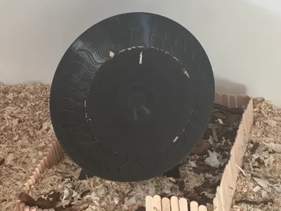 Space-saving hamster wheel, designed for natural movement at a 45° angle