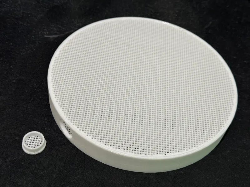 Spool sized dessicant container