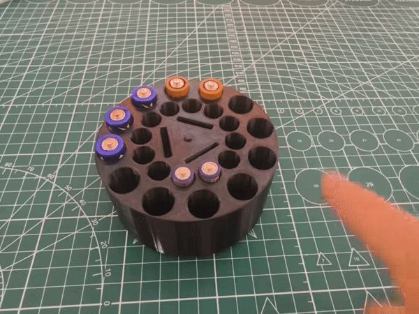 电池收纳盒可转动