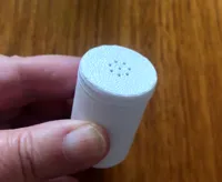 Petite salière à écoulement fluide — photo 1