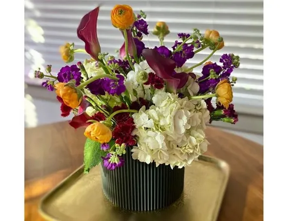 Flower Bouquet Vase / Bucket with grid / cages 
