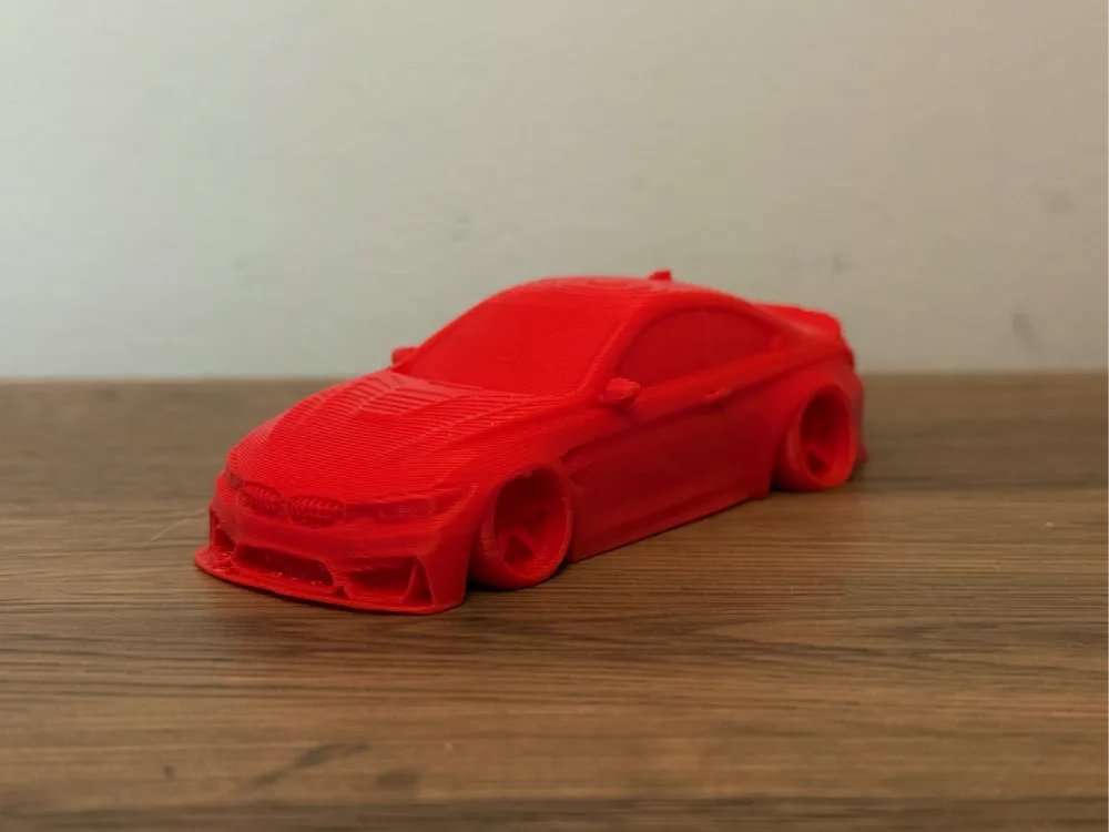 Soporte: BMW M3. Referencia del modelo original.