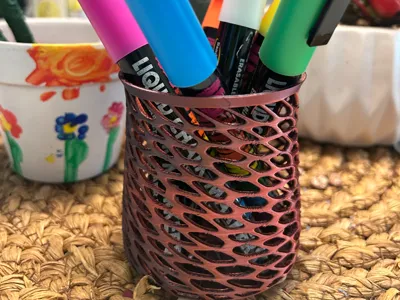 Voronoi Pencil Houlder