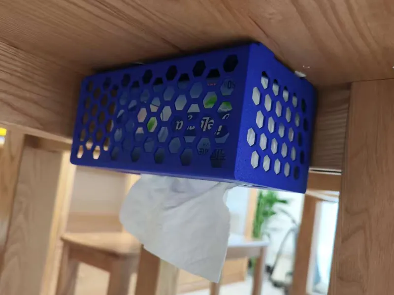 安装在桌底的抽纸盒，不占用桌面空间