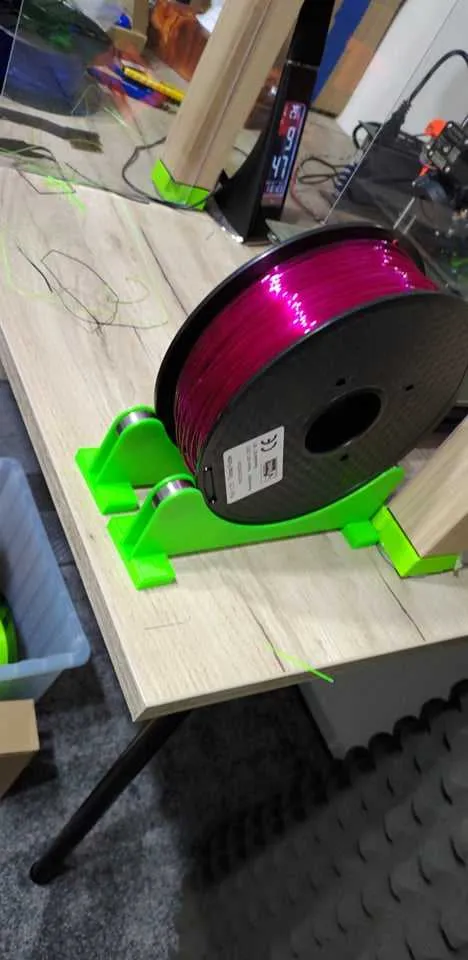 Filament spool holder