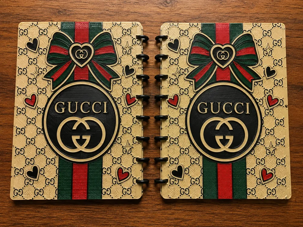 Letrero o emblema decorativo: Gucci A5 planner. Referencia del modelo original.