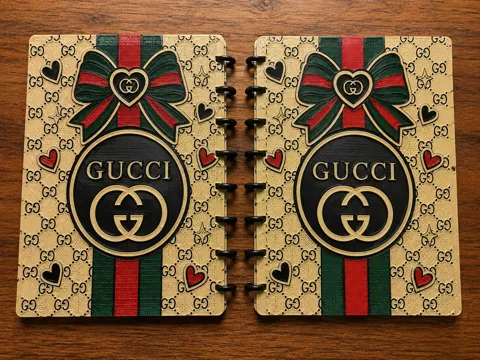 Letrero o emblema decorativo: Gucci A5 planner — referencia de MakerWorld
