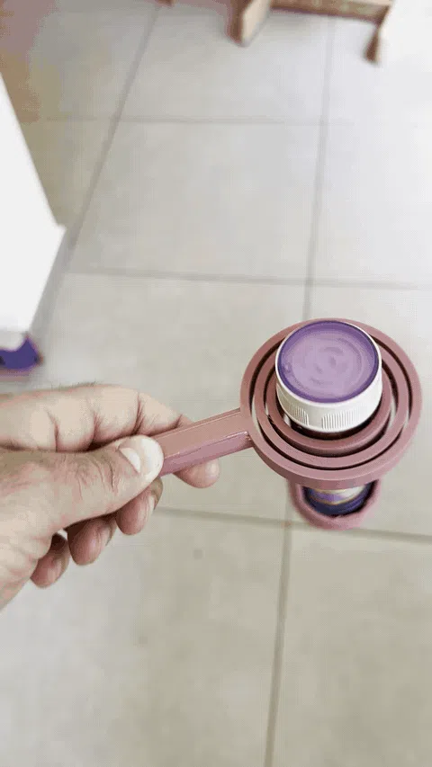 Soporte: Spill-Proof Bubble Bottle Holder / Stabilizer. Referencia del modelo original.