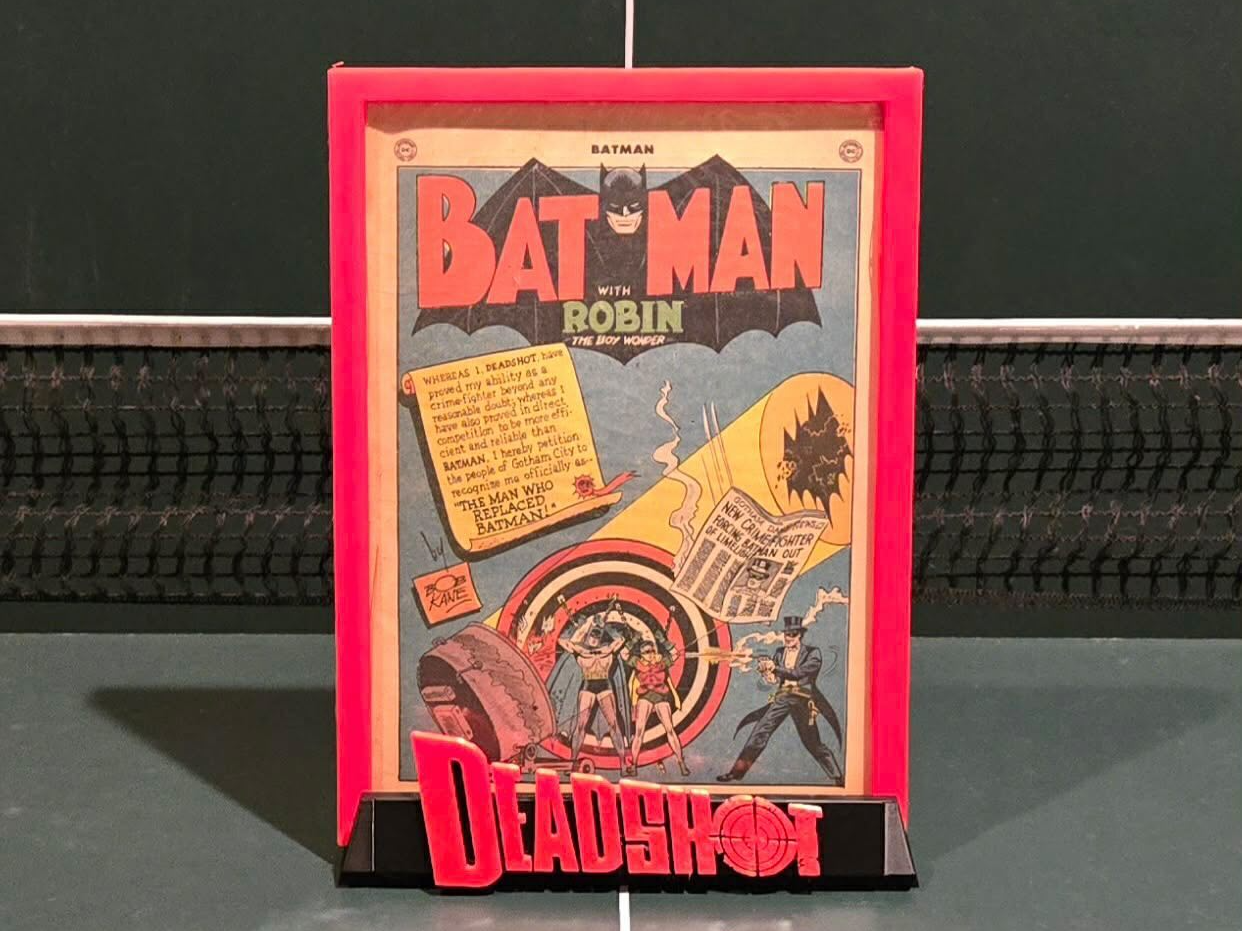 Deadshot Kickstand - Comic book Stand