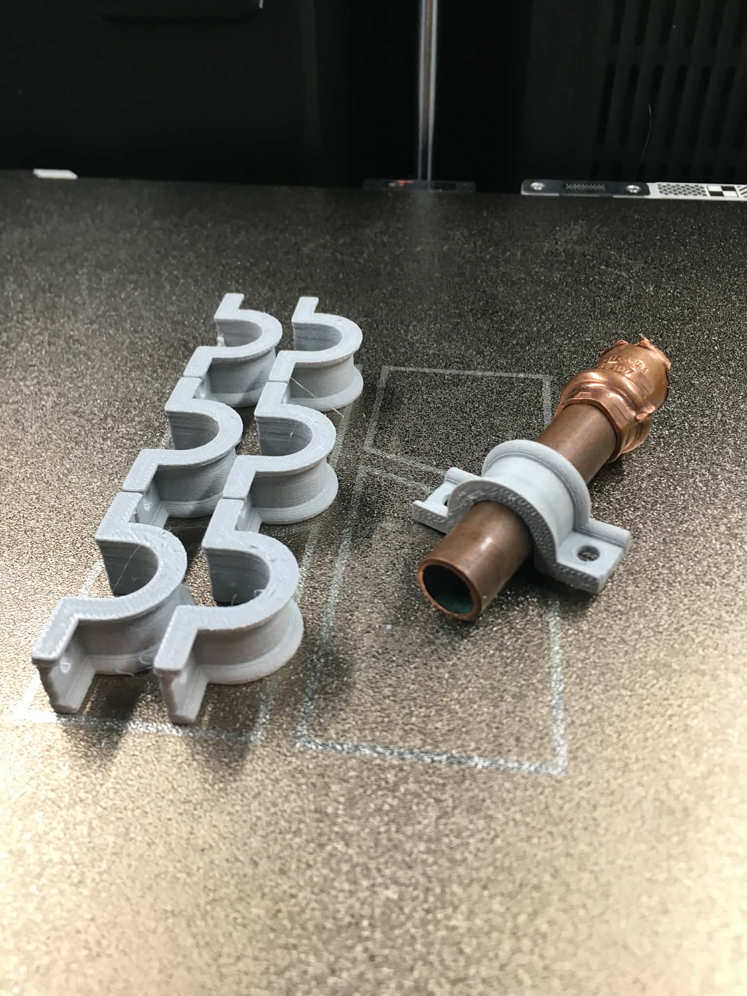 Miniatura 2 do modelo 3D 1/2" Copper pipe clamp