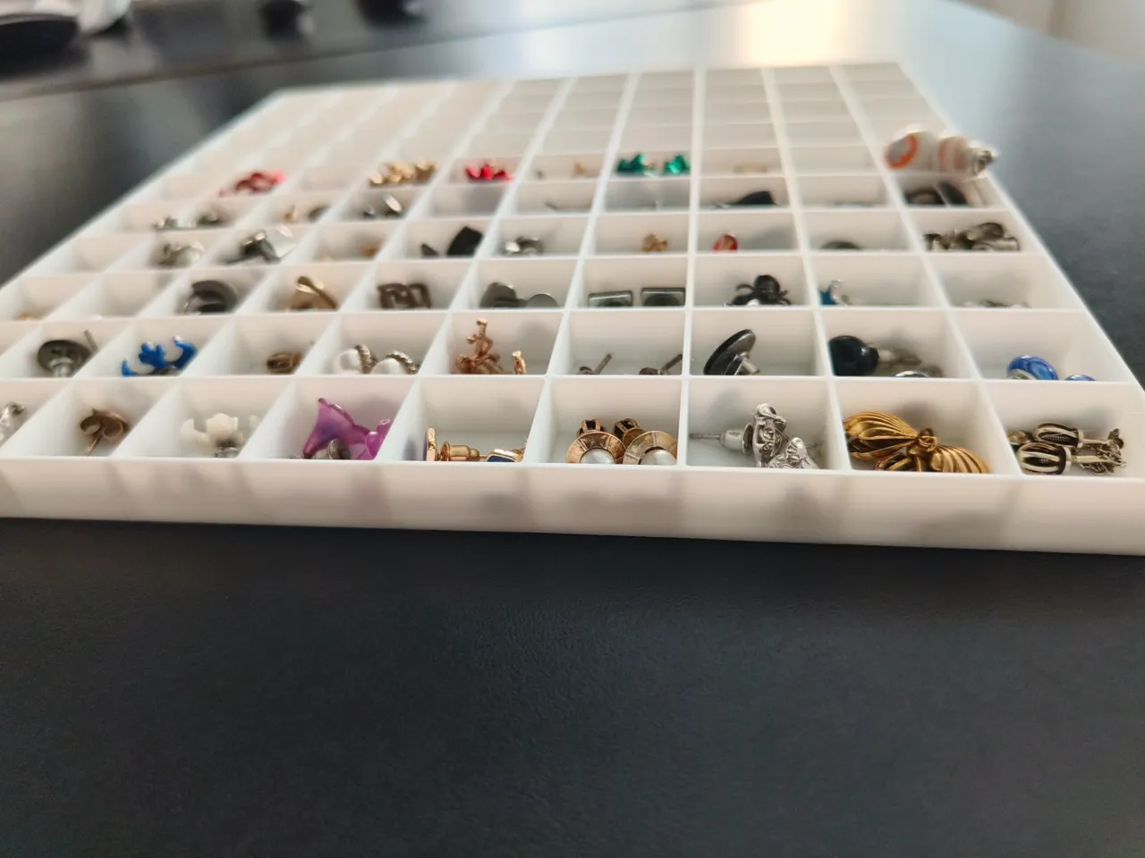 Earrings desk organizer for 100 pairs of earrings view 3