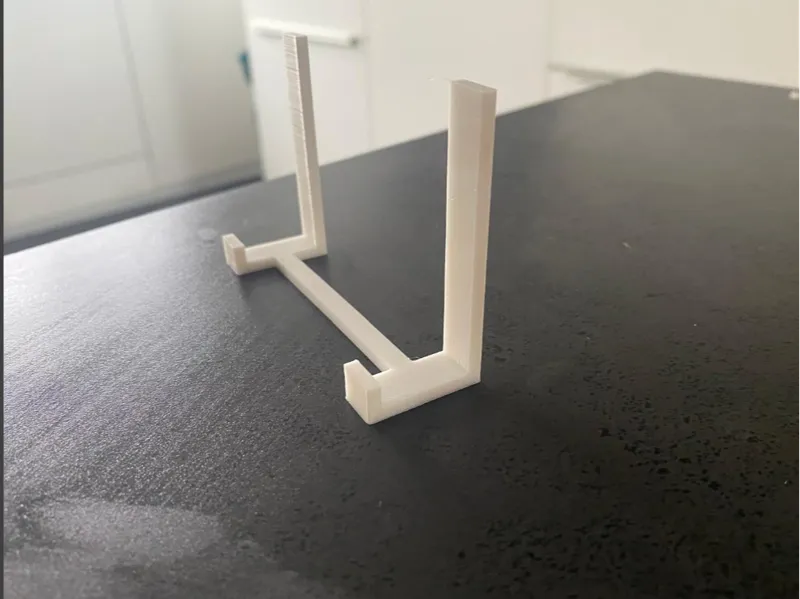 elegant 3D-printed photo/card holder!