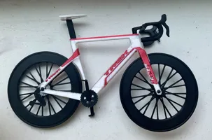 AMS Color Frame and Saddle: TREK Madone 4.5