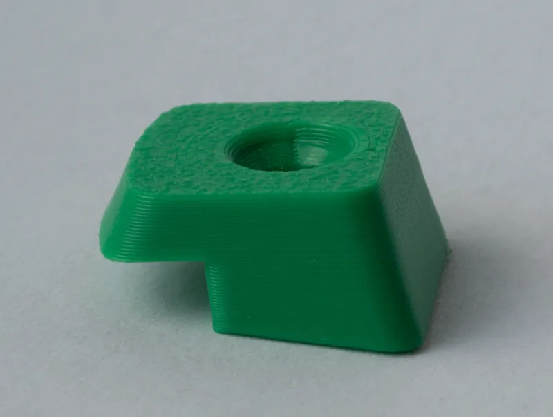 Cabinet glass retainer clips