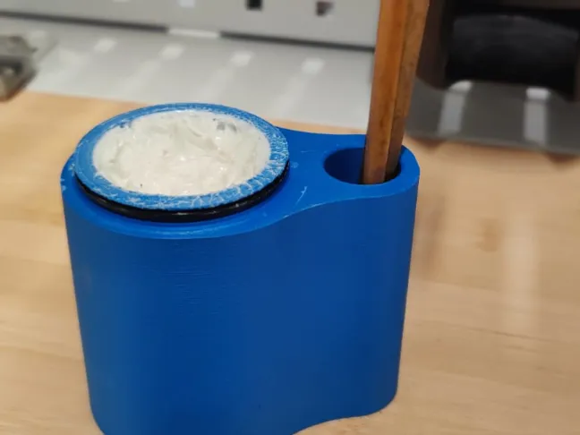 Fettbehälter mit Pinselhalter/ Grease can