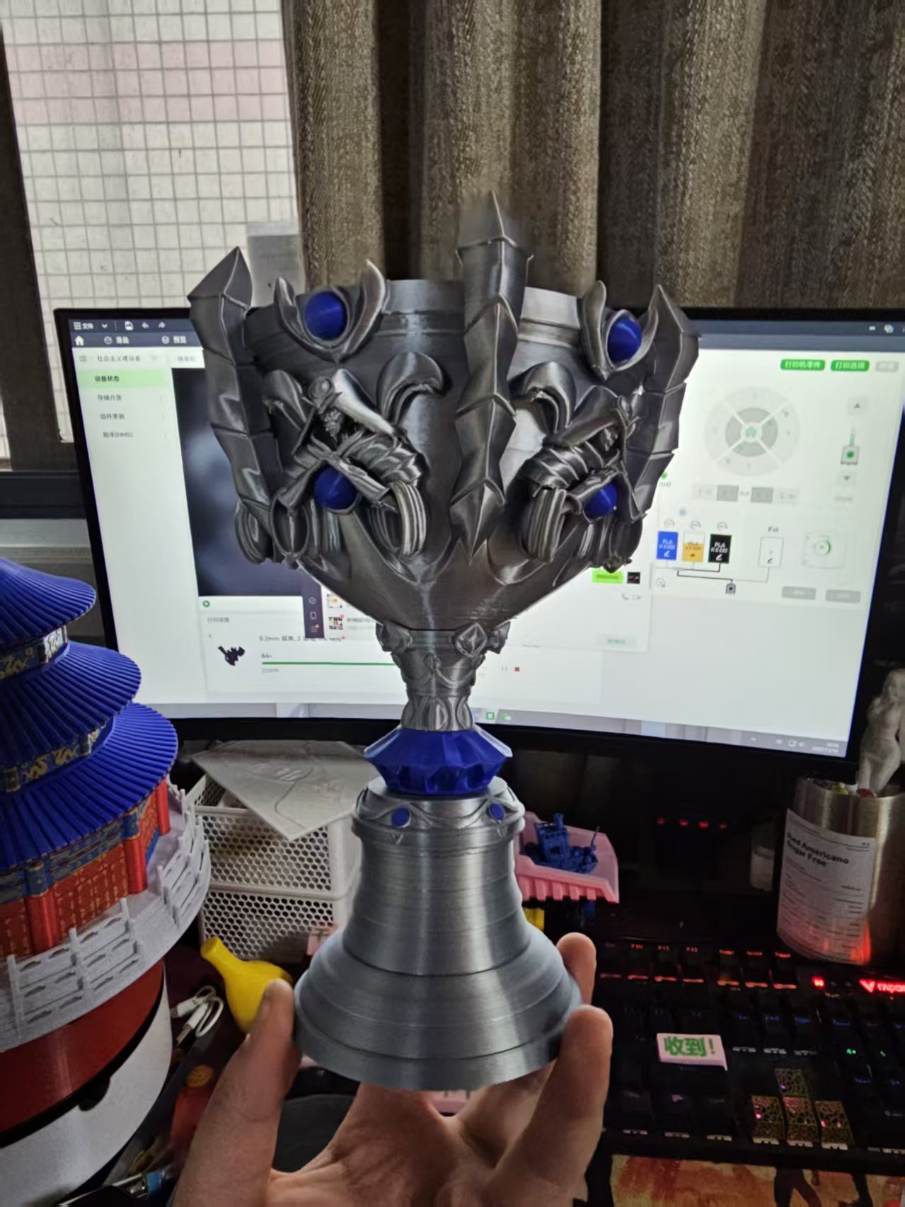Miniatura 1 do modelo 3D 英雄联盟 冠军奖杯