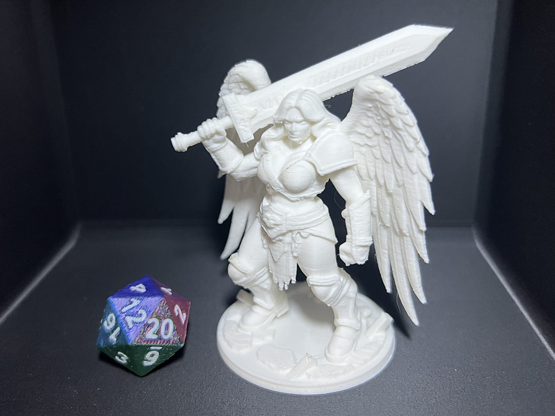 D&D-Licht-Element-Berserkerin Himmlische Kriegerin