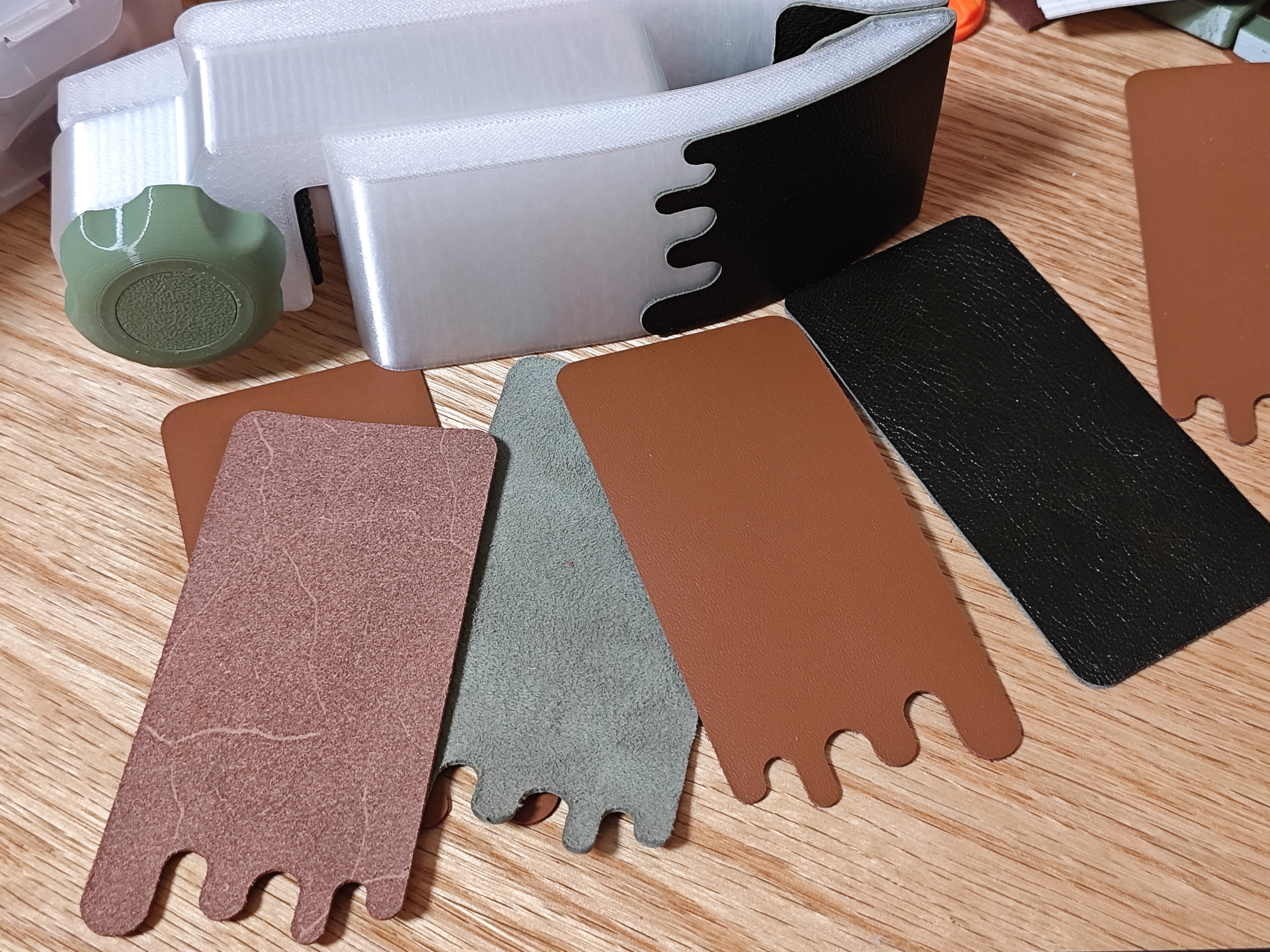 Miniatura 2 do modelo 3D 手工皮具 手缝木夹