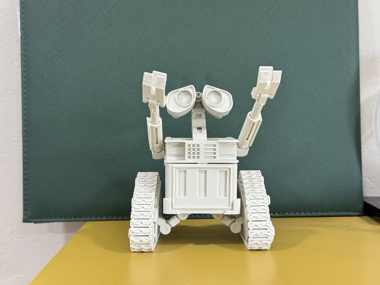 Wall-E Articulating Model view 2