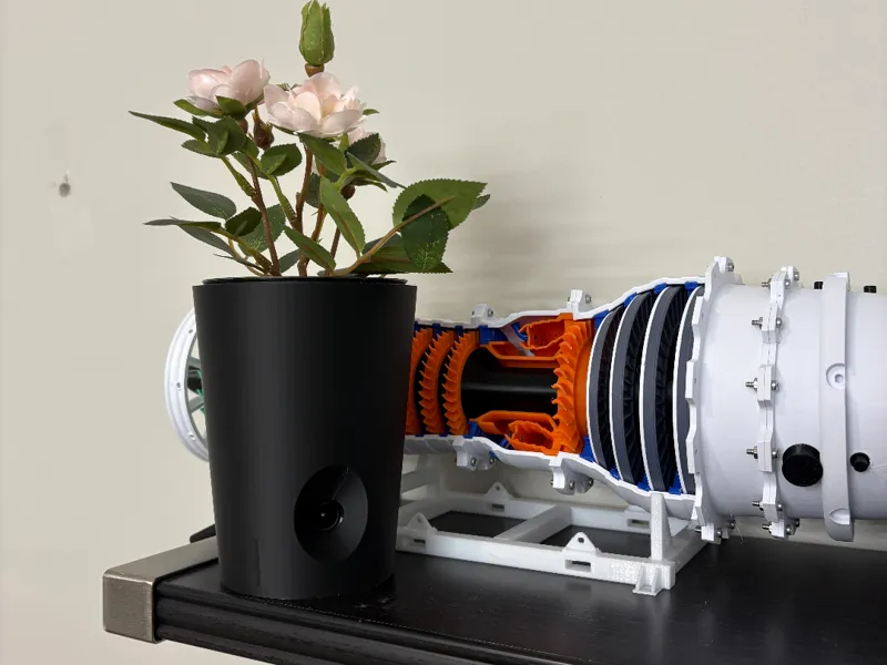 Wyze Camera v4 Discreet Vase 